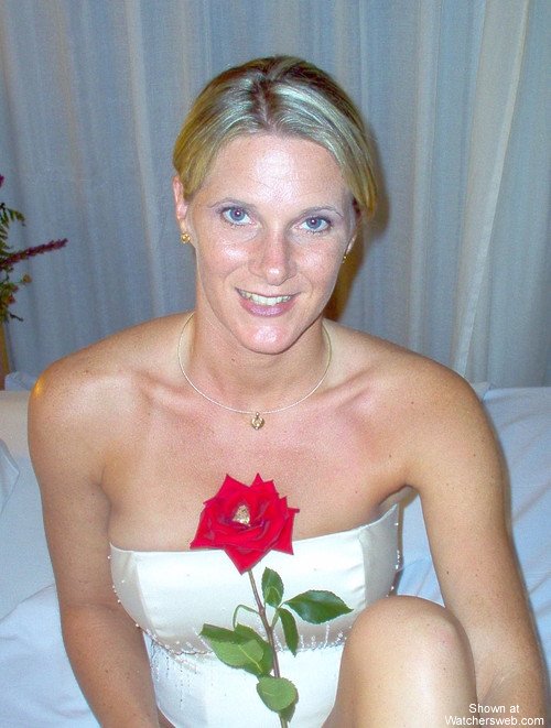 Watchersweb Amateur Milf wife, sexy, roses, crew, view 