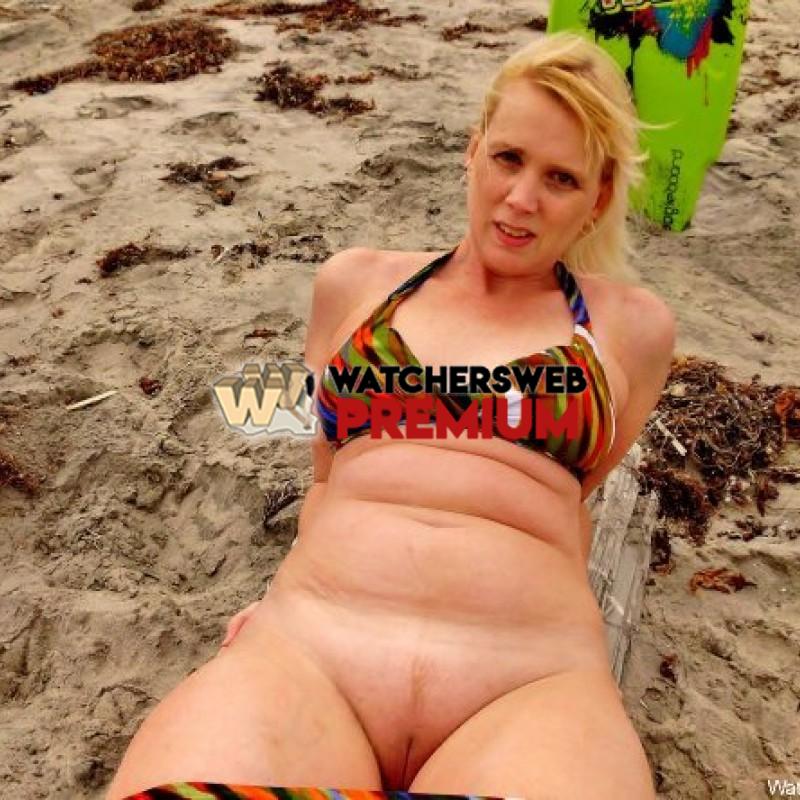 Aurora & Her Boogie Board - USA