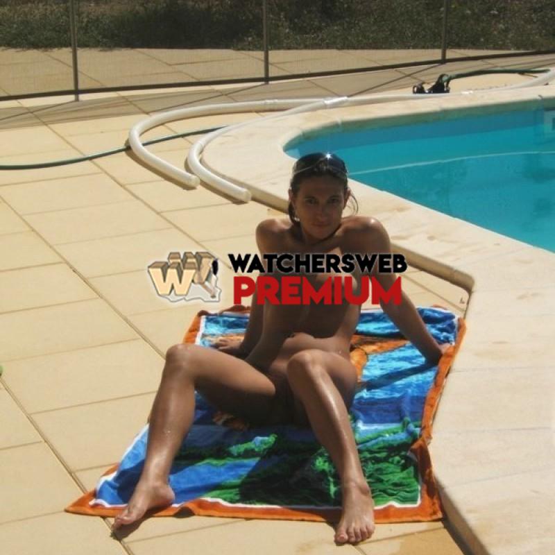 Wife By The Pool - USA