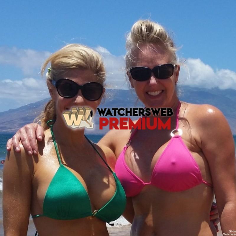 Halle & Alana In Maui - Hawaii