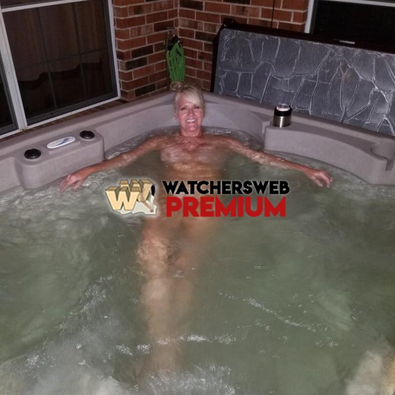 Halle In The Hot Tub - Texas, USA