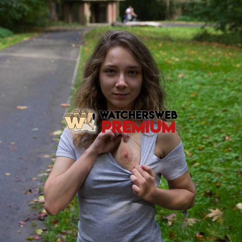 Emma Doing A Little Stroll During Fall - France