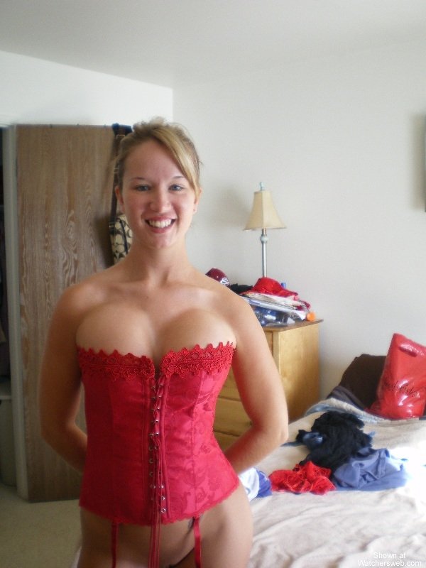 Amanda Showing Tits #3