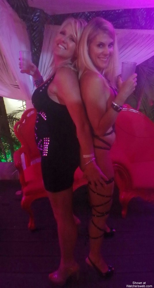 Halle & Alana In Mexico #0