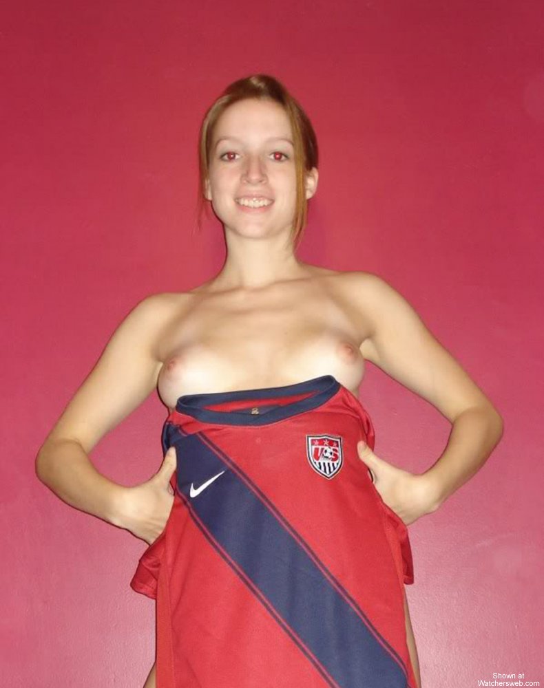 Watchersweb Free Homemade porn Amateur Milf young, soccer, mom, usa, show, plays, balls,, 20 Y/O Soccer image pic